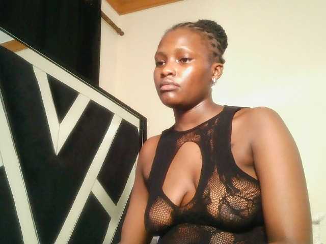Oliviablue live cam on BongaCams