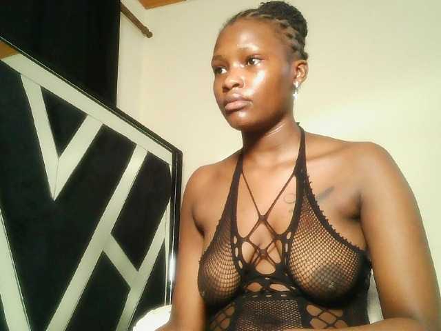 Oliviablue live cam on BongaCams