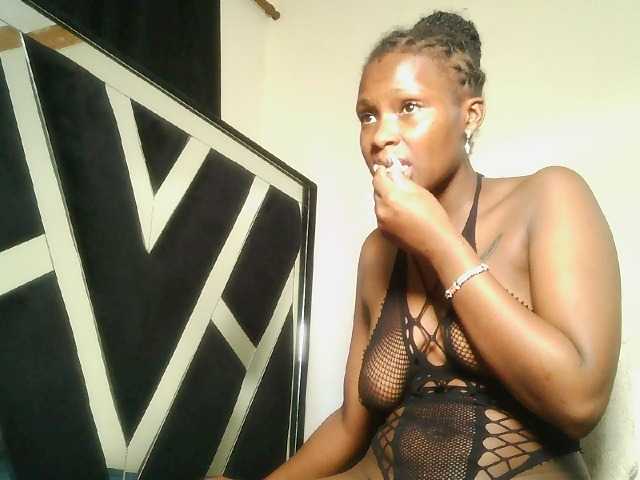 Oliviablue live cam on BongaCams