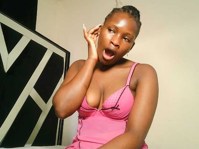 Oliviablue live cam on BongaCams
