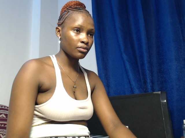 Oliviablue live cam on BongaCams