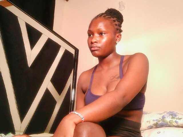 Oliviablue live cam on BongaCams