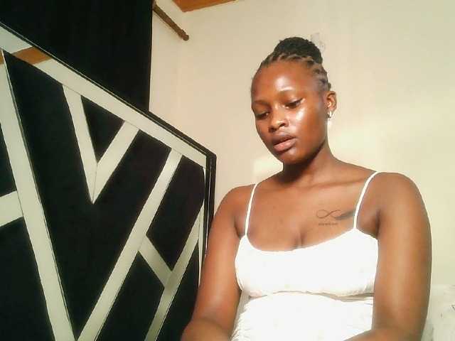 Oliviablue live cam on BongaCams
