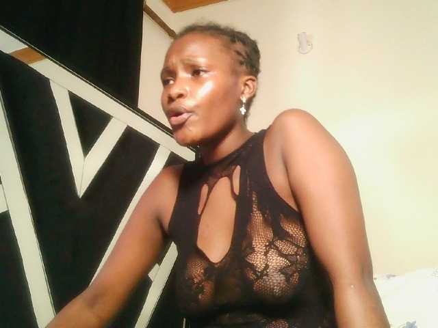 Oliviablue live cam on BongaCams