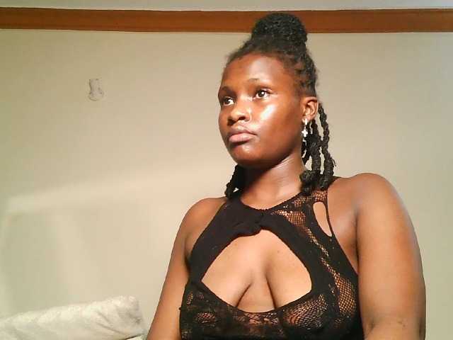 Oliviablue live cam on BongaCams