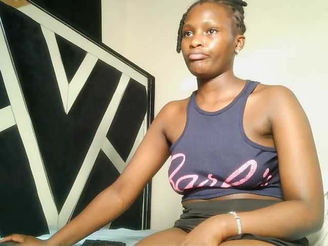Oliviablue live cam on BongaCams