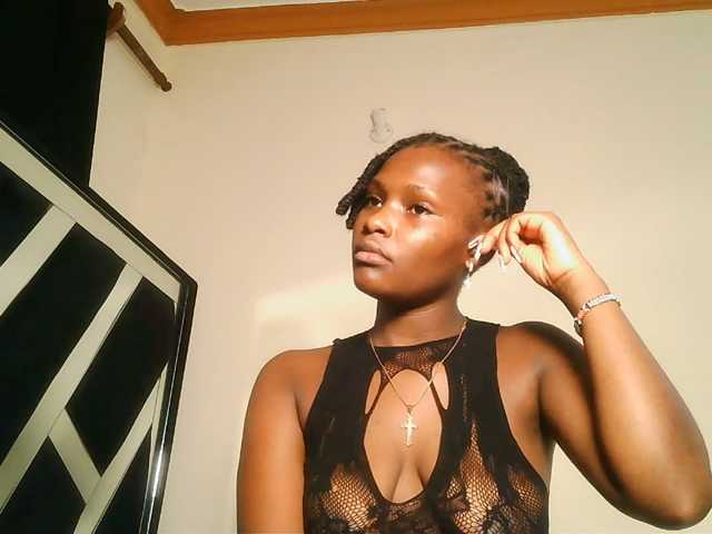Oliviablue live cam on BongaCams