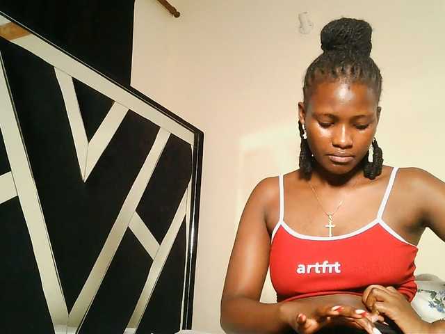 Oliviablue live cam on BongaCams