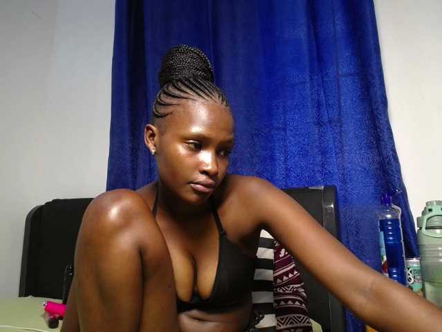 Oliviablue Live Cam on BongaCams