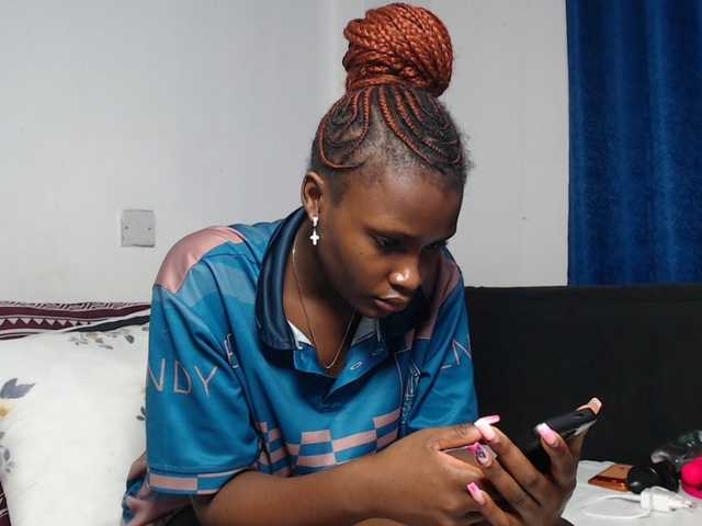 Oliviablue live cam on BongaCams