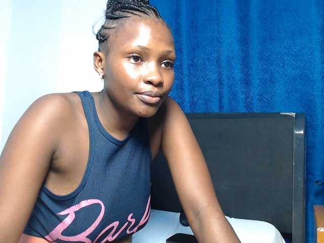 Oliviablue live cam on BongaCams