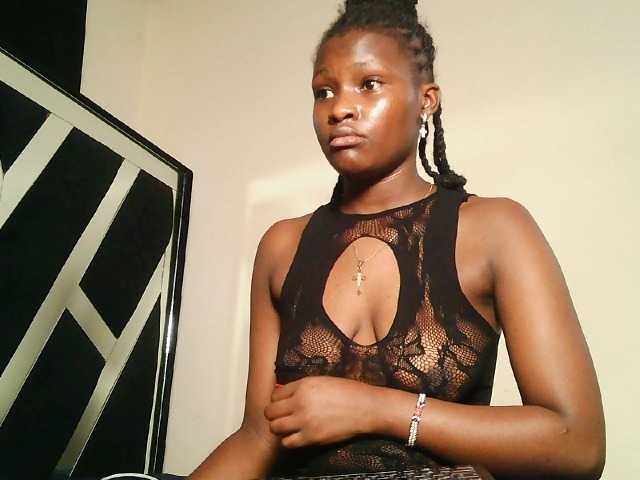 Oliviablue live cam on BongaCams
