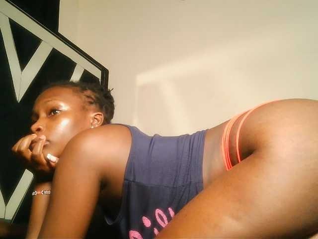 Oliviablue live cam on BongaCams