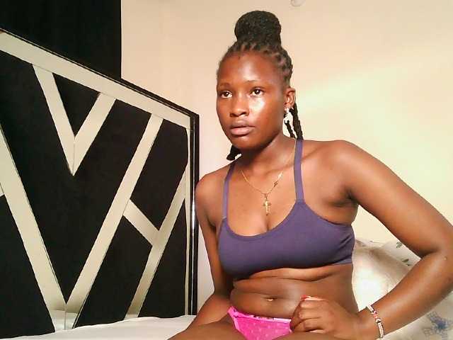 Oliviablue live cam on BongaCams