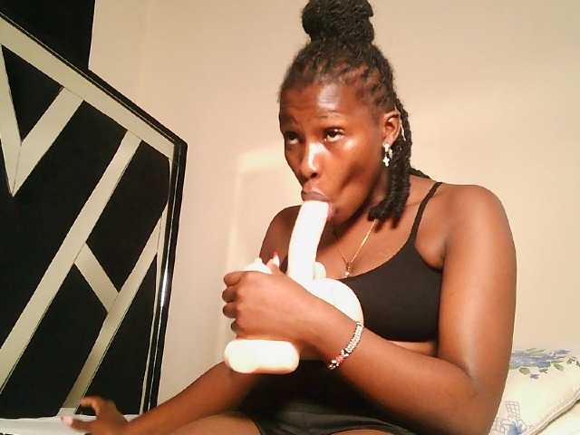 Oliviablue live cam on BongaCams