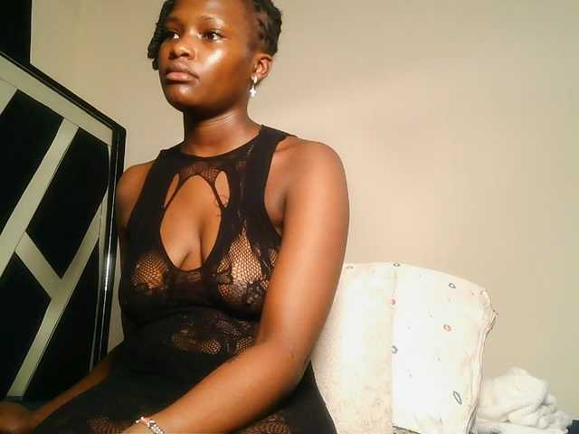 Oliviablue live cam on BongaCams