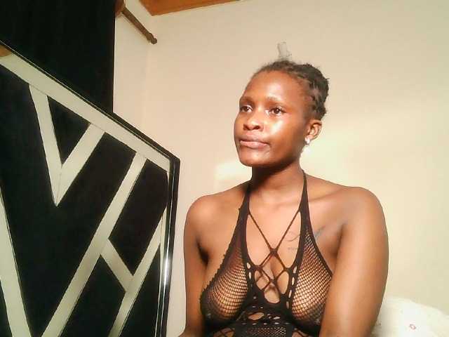 Oliviablue live cam on BongaCams