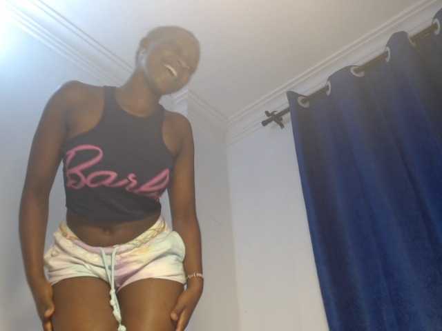 Oliviablue live cam on BongaCams