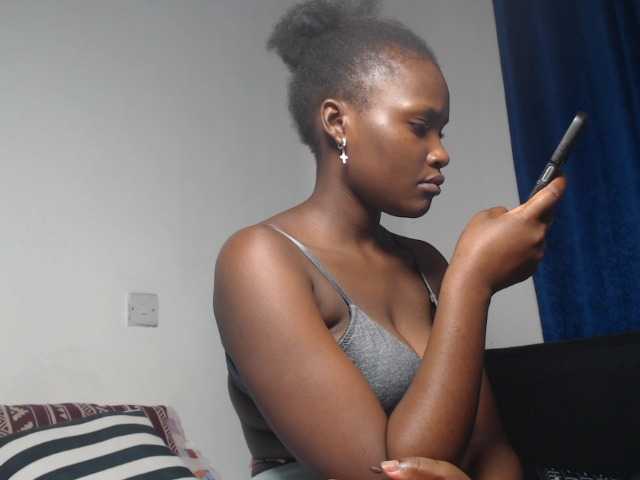 Oliviablue live cam on BongaCams