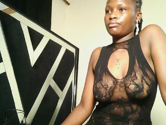 Oliviablue live cam on BongaCams