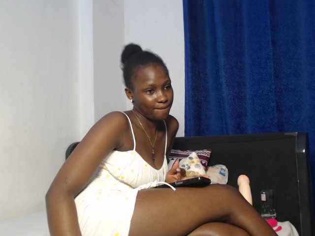 Oliviablue live cam on BongaCams