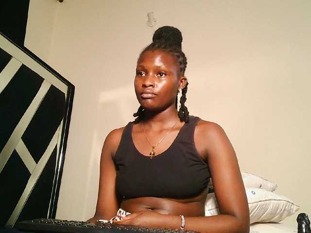 Oliviablue live cam on BongaCams