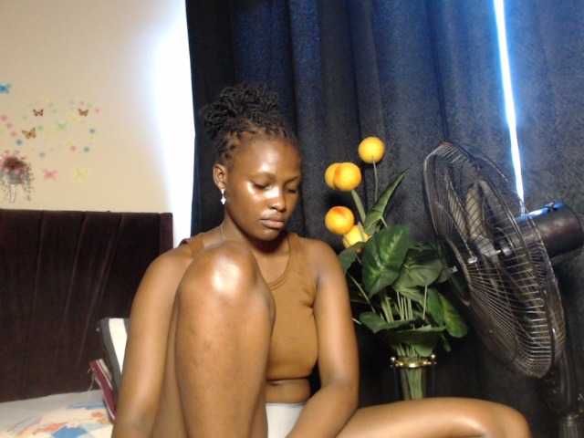 Oliviablue live cam on BongaCams