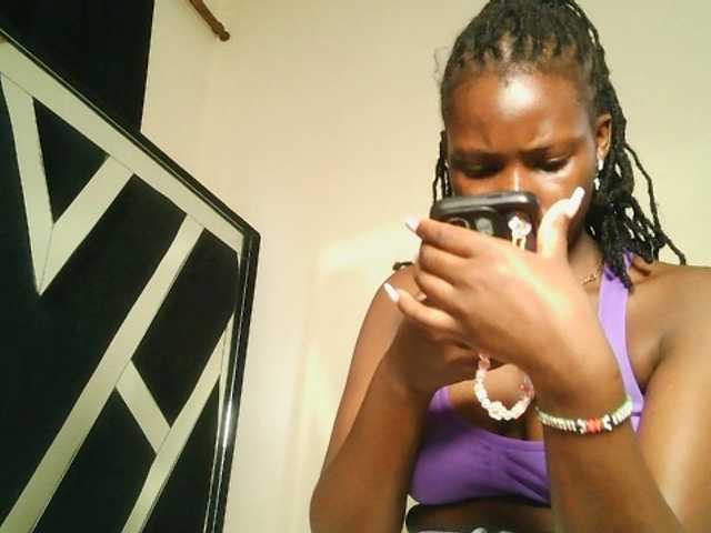 Oliviablue live cam on BongaCams