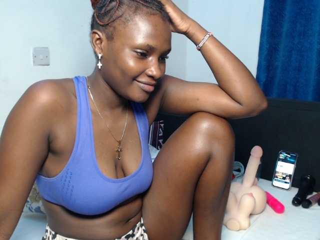 Oliviablue live cam on BongaCams