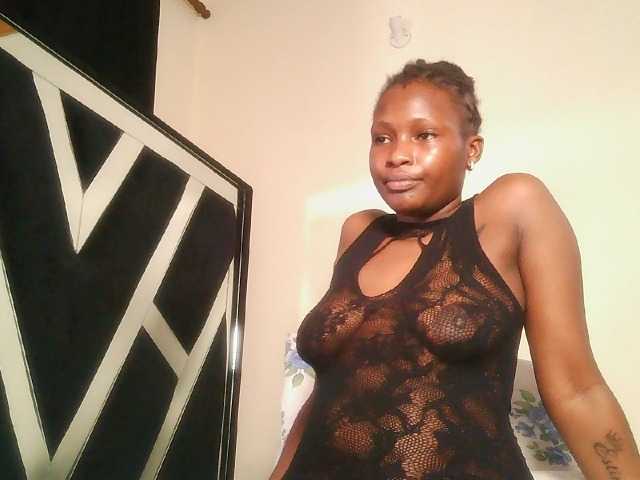 Oliviablue live cam on BongaCams