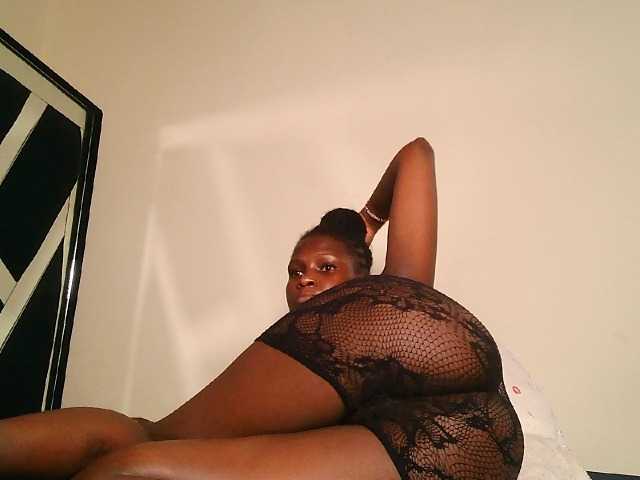 Oliviablue live cam on BongaCams