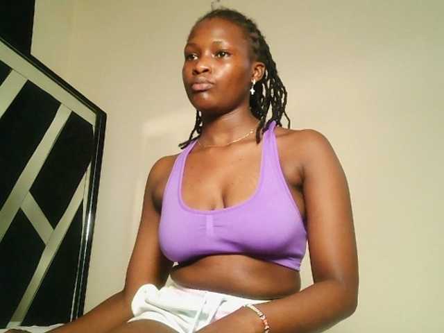 Oliviablue live cam on BongaCams