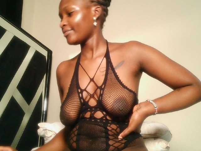 Oliviablue live cam on BongaCams