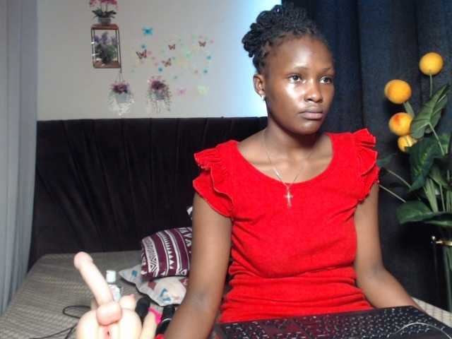 Oliviablue live cam on BongaCams
