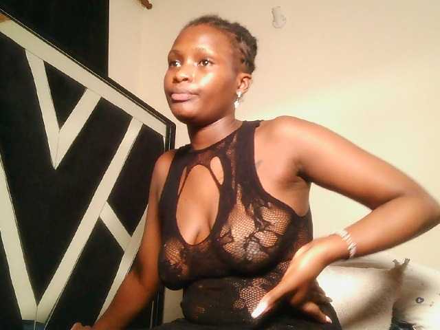 Oliviablue live cam on BongaCams