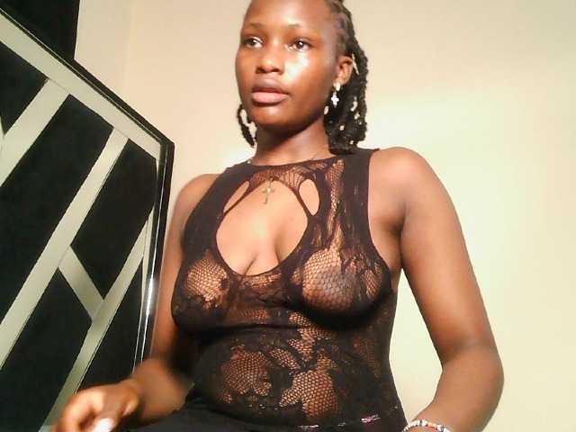 Oliviablue live cam on BongaCams