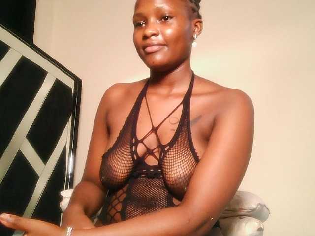 Oliviablue live cam on BongaCams