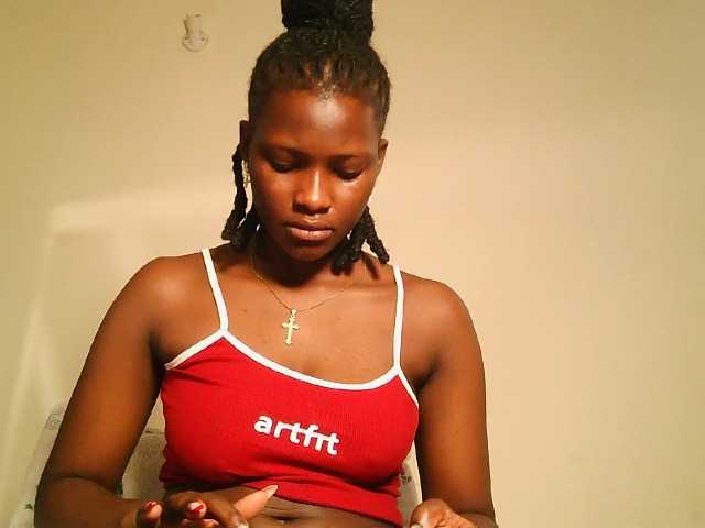 Oliviablue live cam on BongaCams