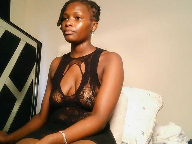 Oliviablue live cam on BongaCams