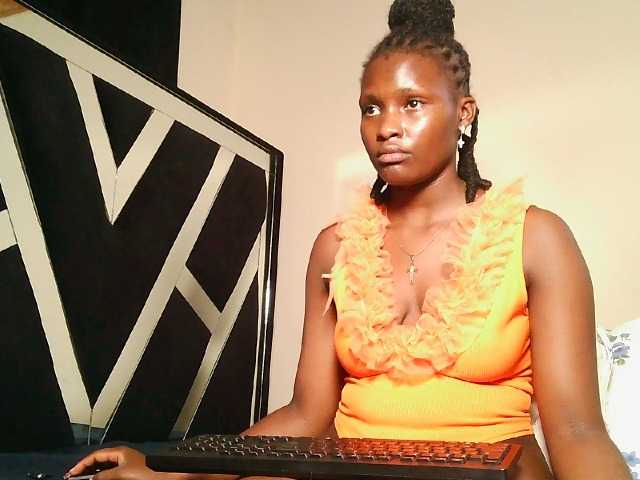 Oliviablue live cam on BongaCams