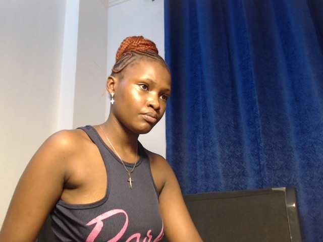 Oliviablue live cam on BongaCams