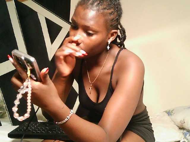 Oliviablue live cam on BongaCams