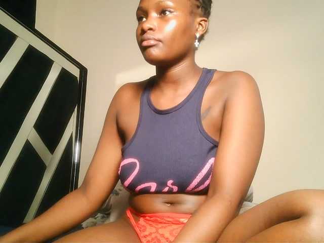 Oliviablue live cam on BongaCams