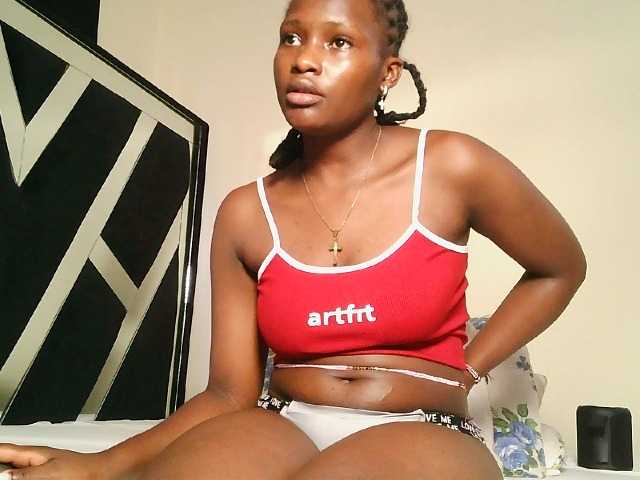 Oliviablue live cam on BongaCams