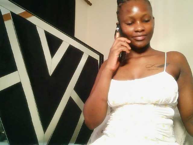 Oliviablue live cam on BongaCams