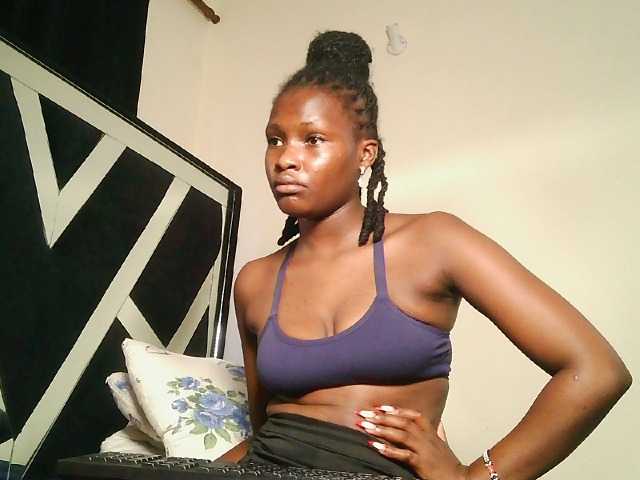 Oliviablue live cam on BongaCams