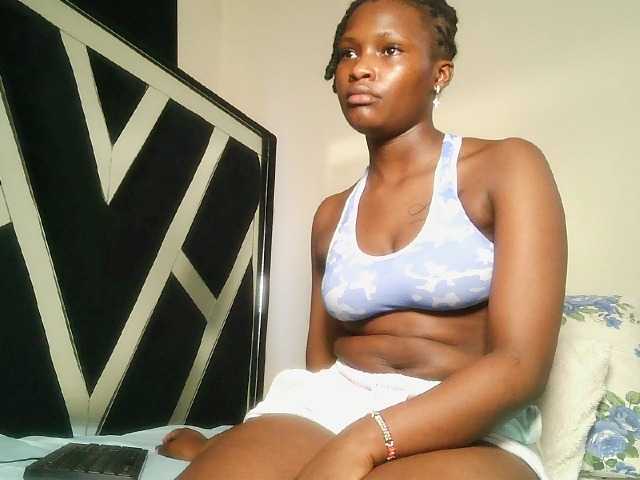 Oliviablue live cam on BongaCams