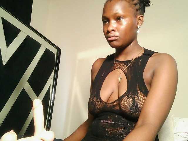 Oliviablue live cam on BongaCams
