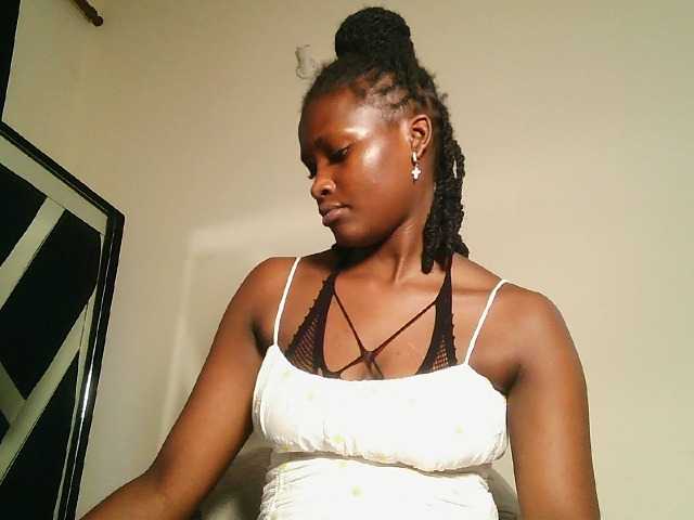 Oliviablue live cam on BongaCams