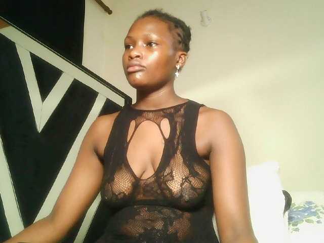 Oliviablue live cam on BongaCams